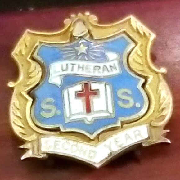 Vintage 1/10 10kt Gold Filled Lutheran Sunday School Second Year Shield Pin - Picture 1 of 4